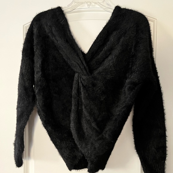 BRAND NEW* fuzzy knot sweater - Picture 3 of 6